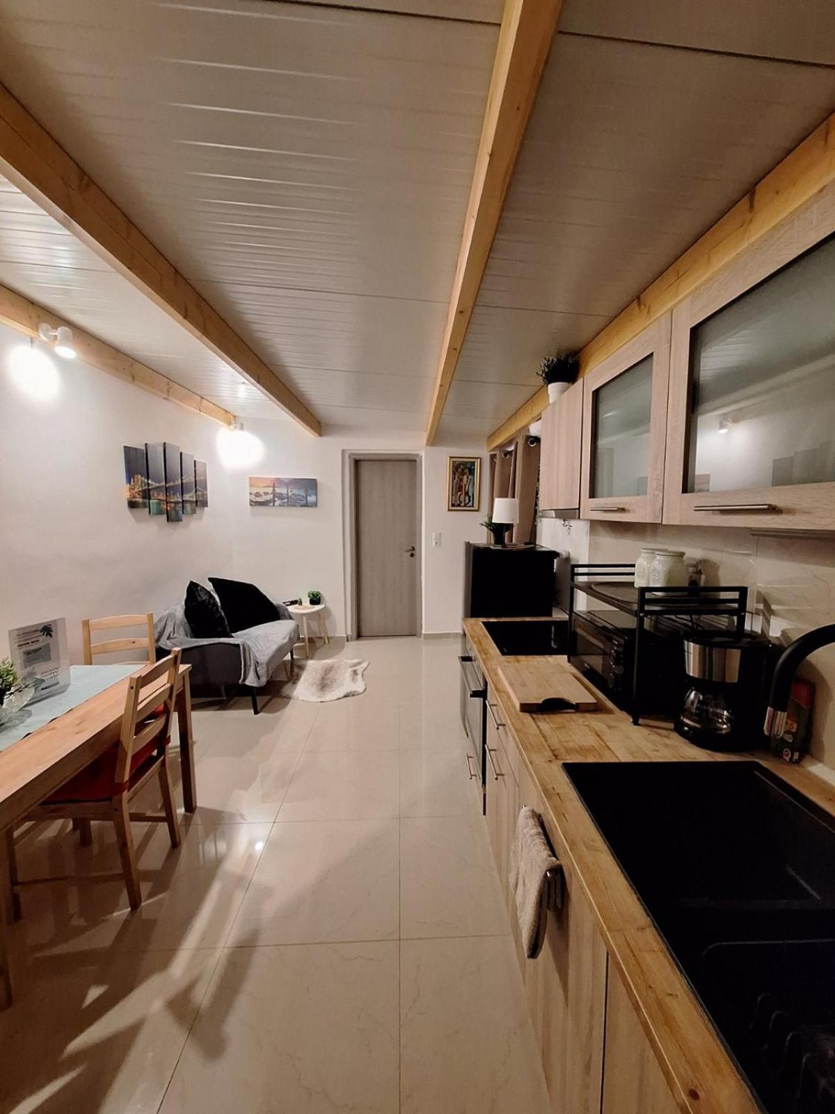 Апартаменти Johnson House Рафіна Номер фото